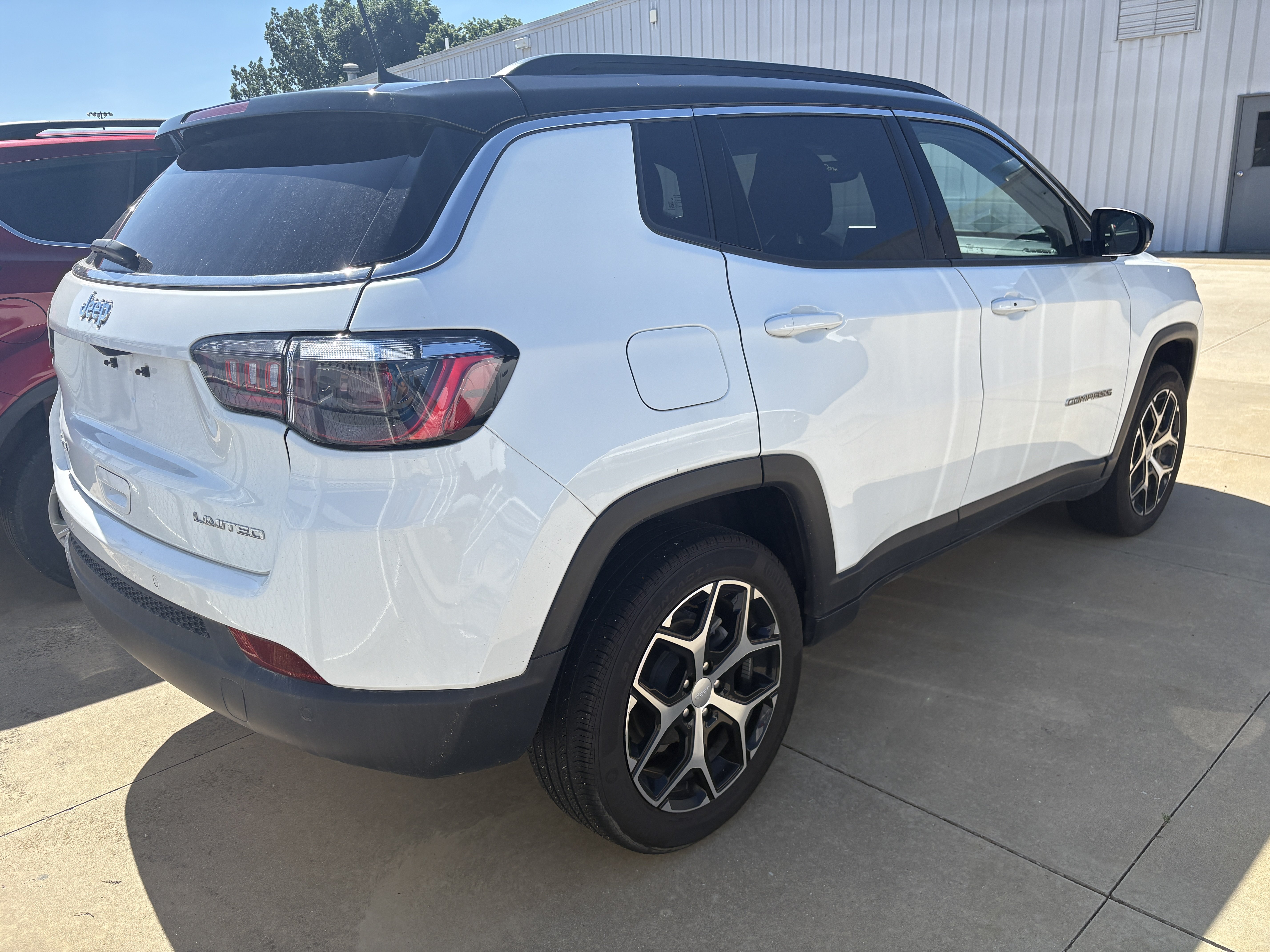 Used 2024 Jeep Compass Limited AWD/4WD image 3