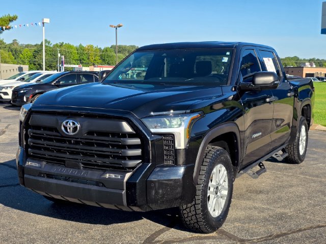 Used 2025 Toyota Tundra SR5 w/ SR5 Convenience Package AWD/4WD image 5