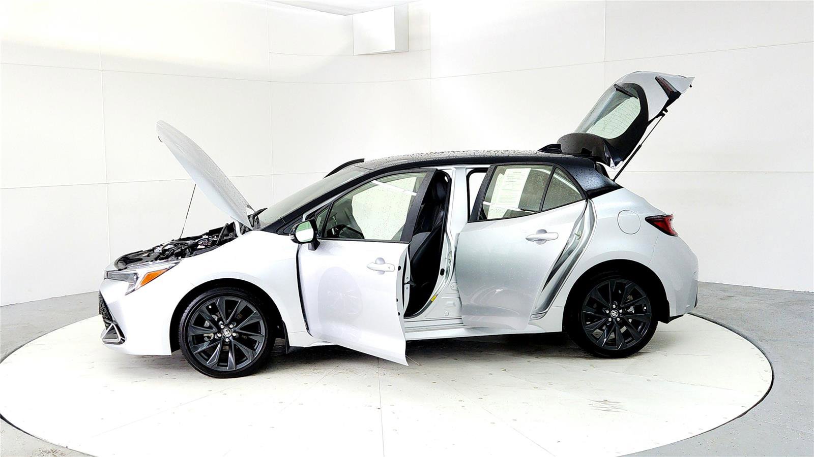 Certified 2025 Toyota Corolla XSE FWD image 10
