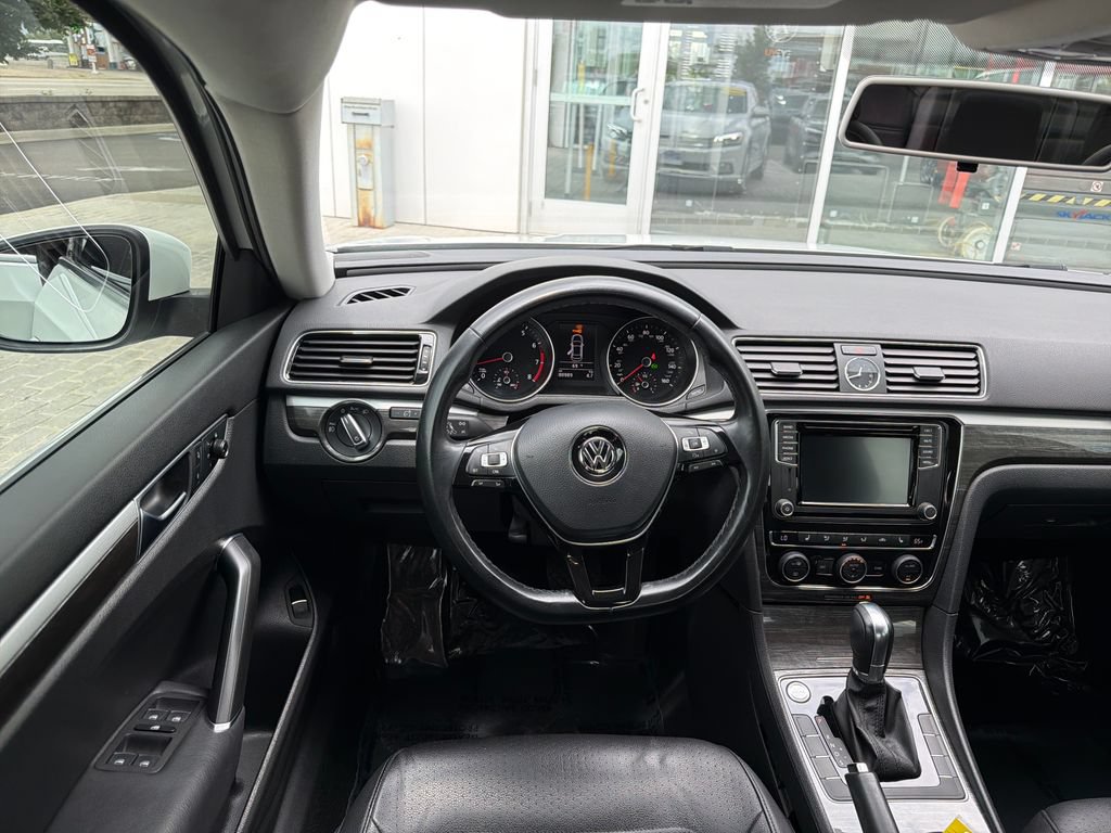 Used 2017 Volkswagen Passat 1.8T SE FWD image 14