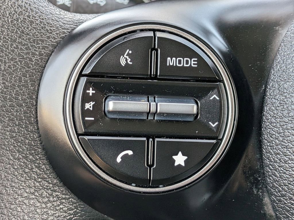 Used 2025 Kia Soul LX image 13