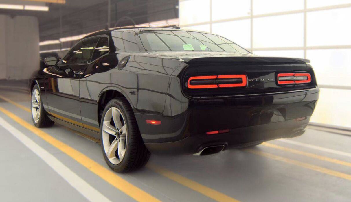 Used 2015 Dodge Challenger R/T w/ Quick Order Package 22B R/T RWD image 5