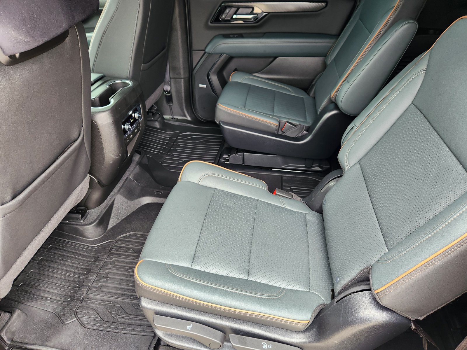 Used 2026 GMC Yukon XL AT4 w/ AT4 Premium Plus Package AWD/4WD image 32