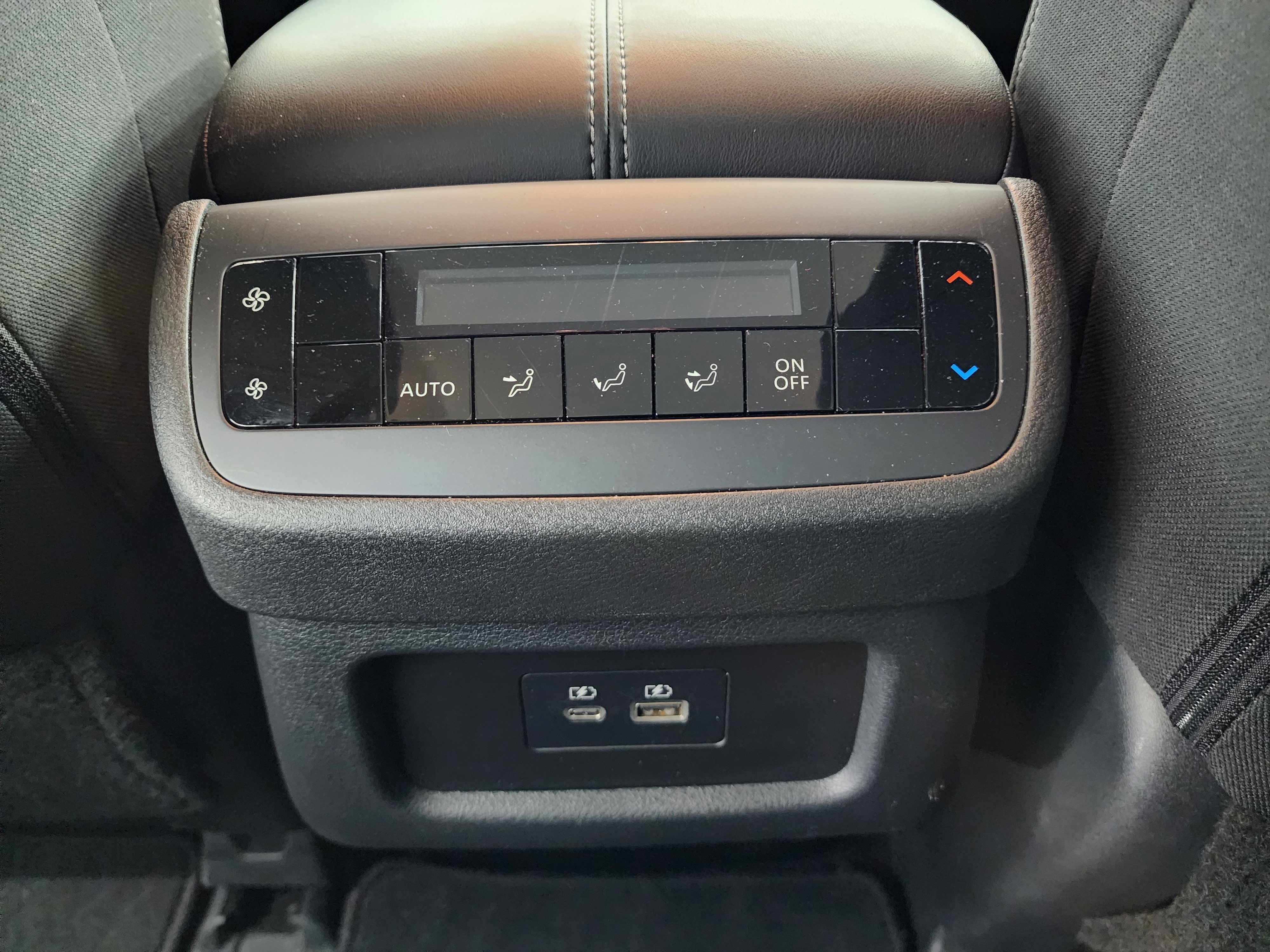 Used 2025 Nissan Pathfinder SV image 38