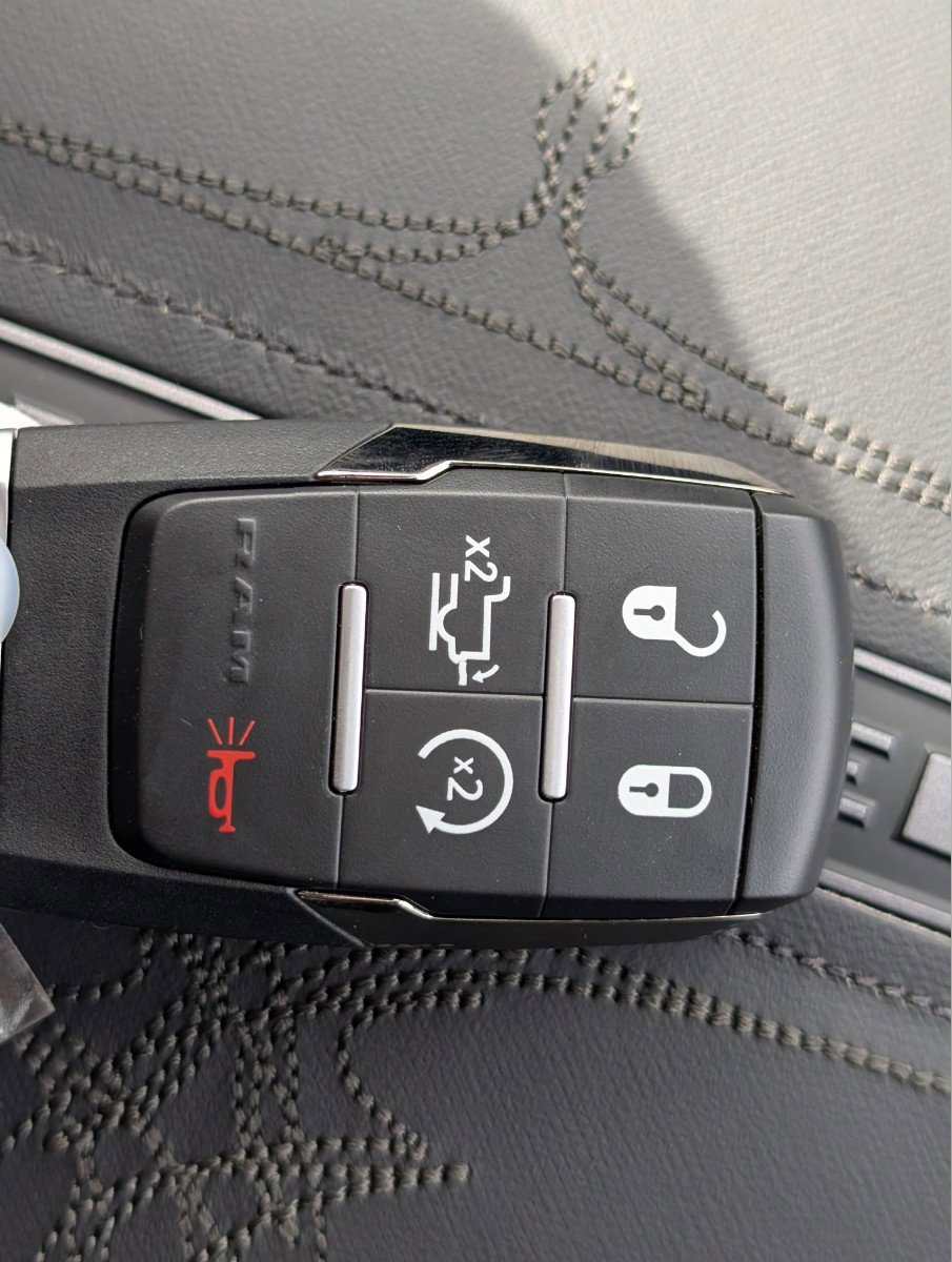 New 2024 RAM 2500 Limited image 25