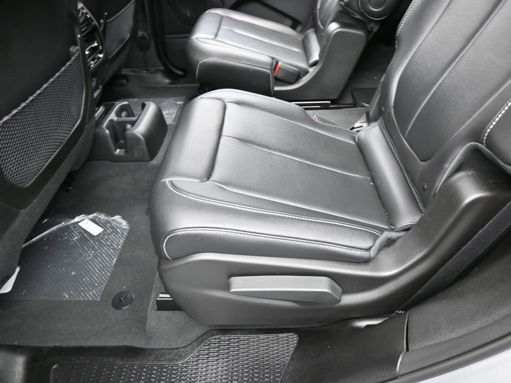 Used 2025 Jeep Grand Cherokee L Limited image 32