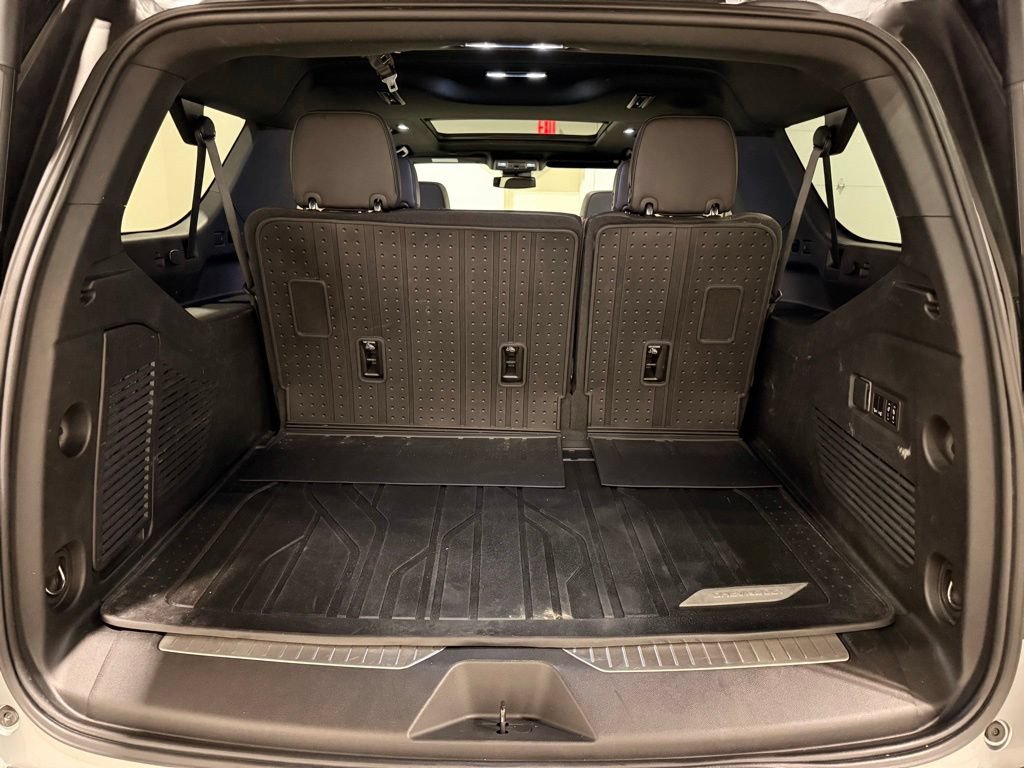 Used 2024 Chevrolet Suburban RST w/ Luxury Package AWD/4WD image 10