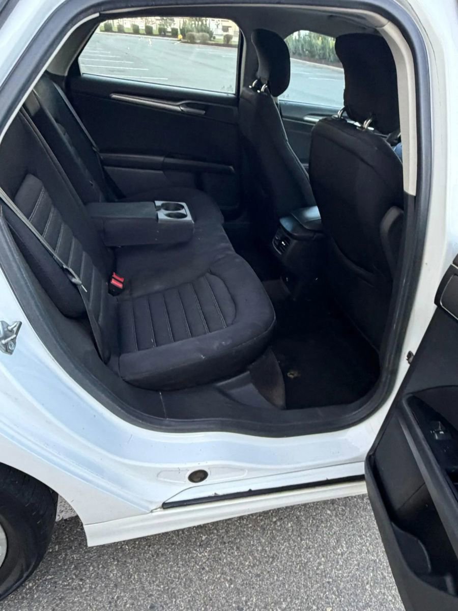 Used 2015 Ford Fusion SE image 19