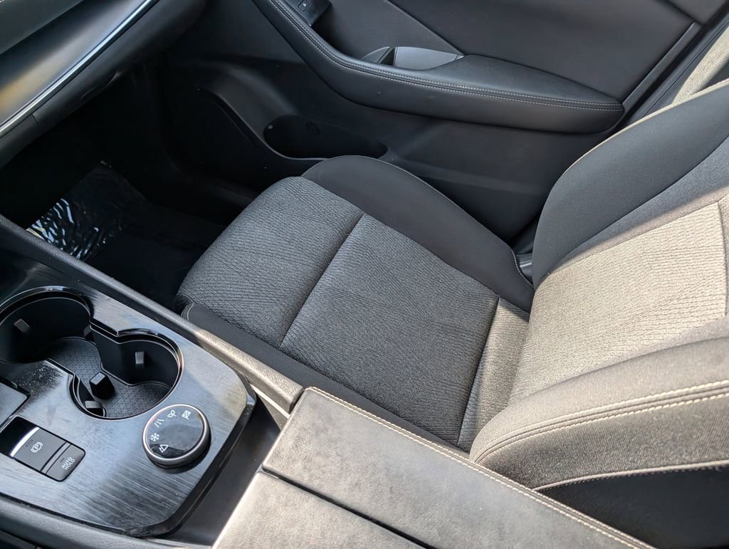 Used 2025 Nissan Rogue SV image 48