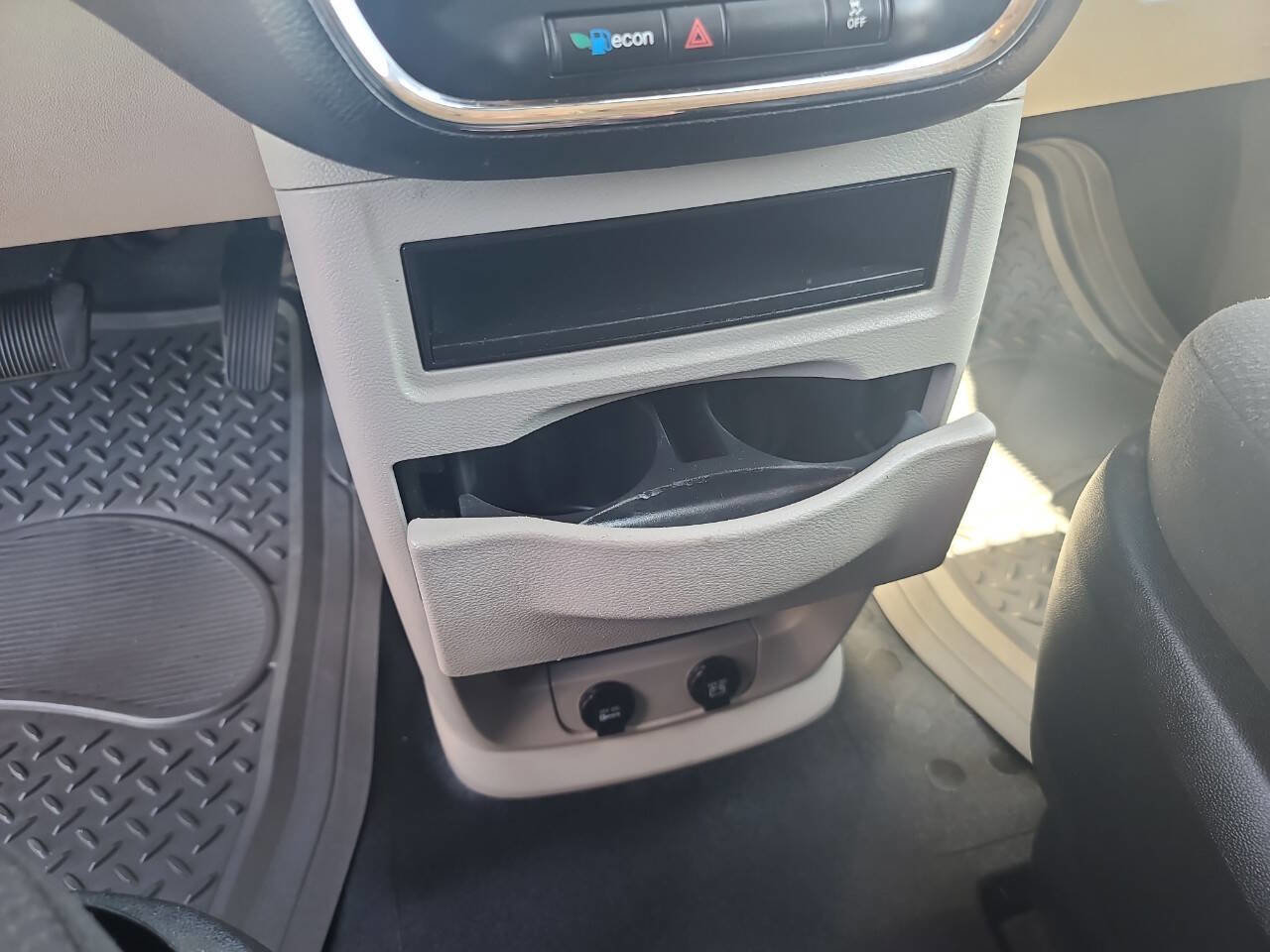 Used 2013 RAM C/V Tradesman image 17