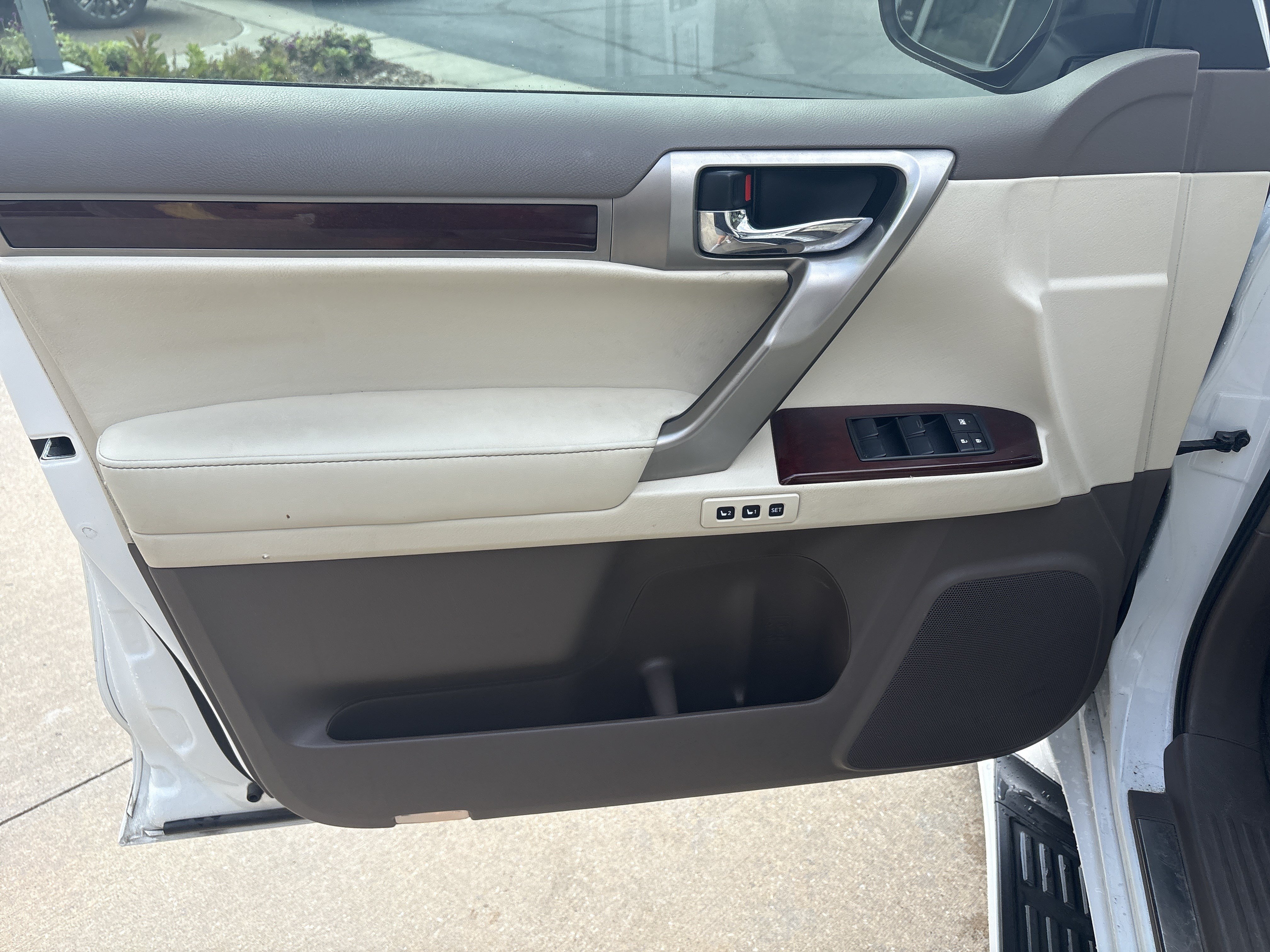 Used 2015 Lexus GX 460 w/ Premium Package AWD/4WD image 14