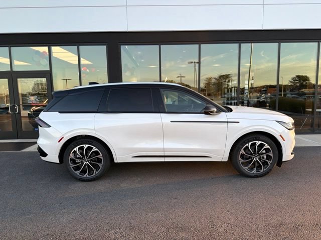 New 2026 Lincoln Nautilus Reserve AWD/4WD image 2