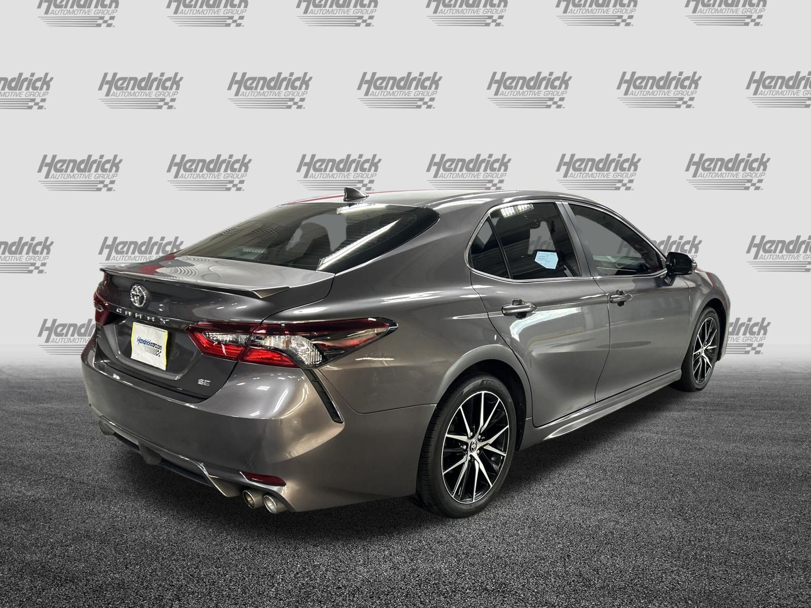 Used 2024 Toyota Camry SE w/ Cold Weather Package FWD image 10