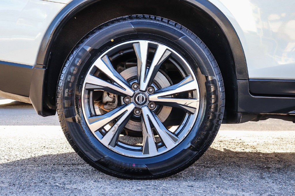 Used 2019 Nissan Rogue SV w/ Premium Package FWD image 9