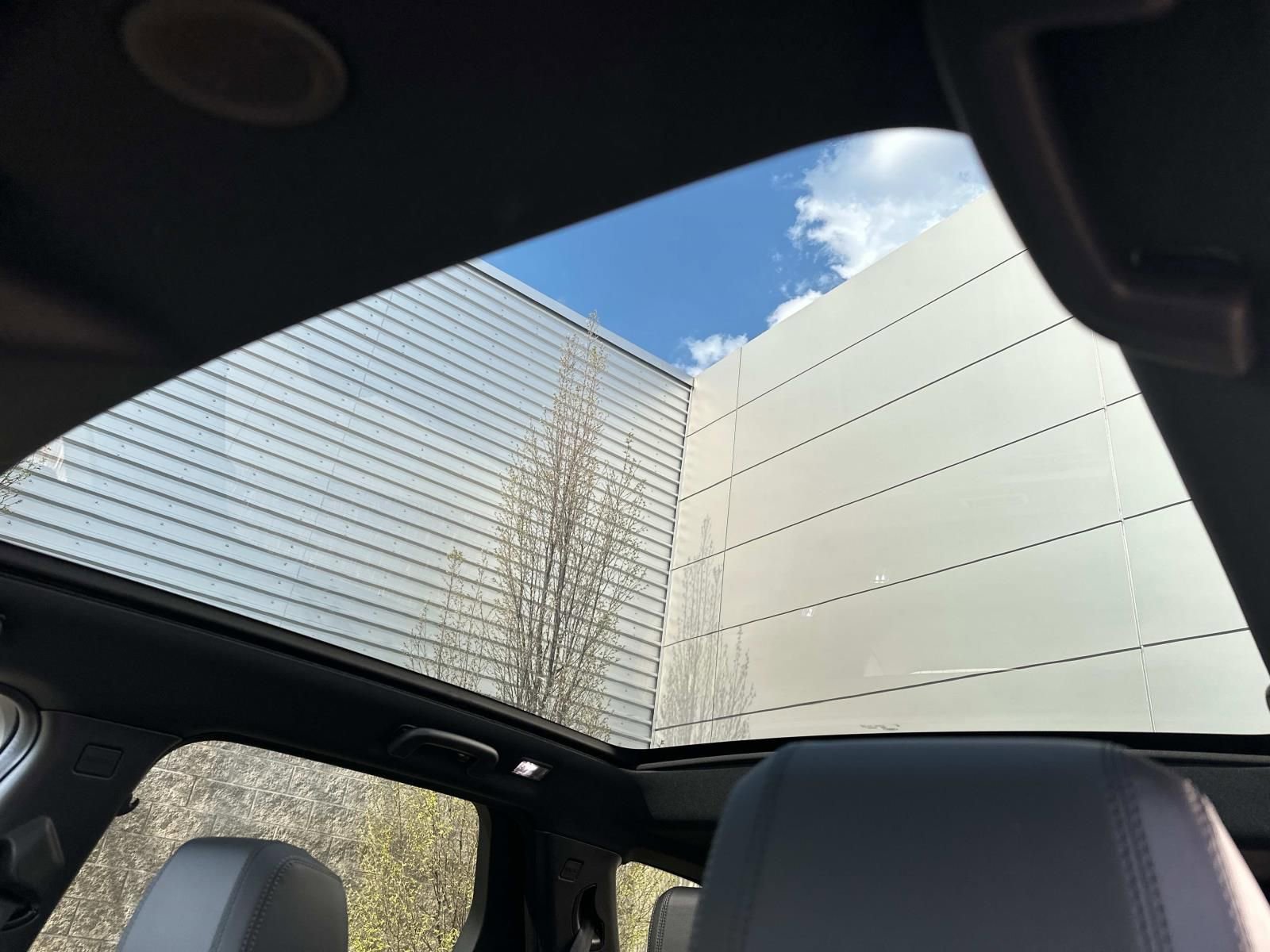 New 2026 Land Rover Discovery Sport Landmark image 18