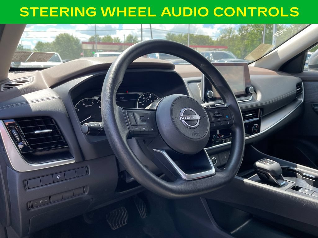 Used 2022 Nissan Rogue SV AWD/4WD image 16