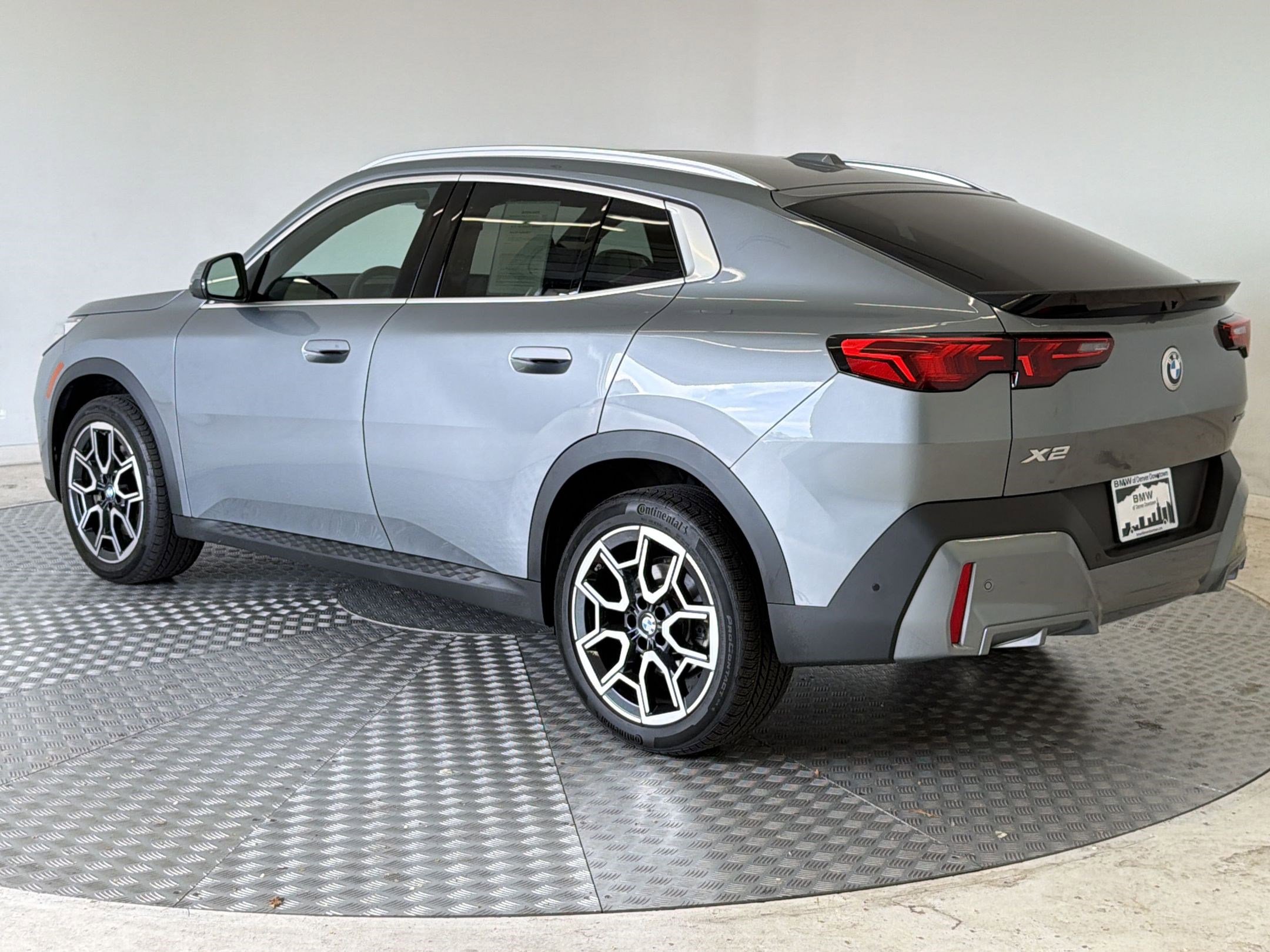 Used 2025 BMW X2 xDrive28i w/ Premium Package image 3