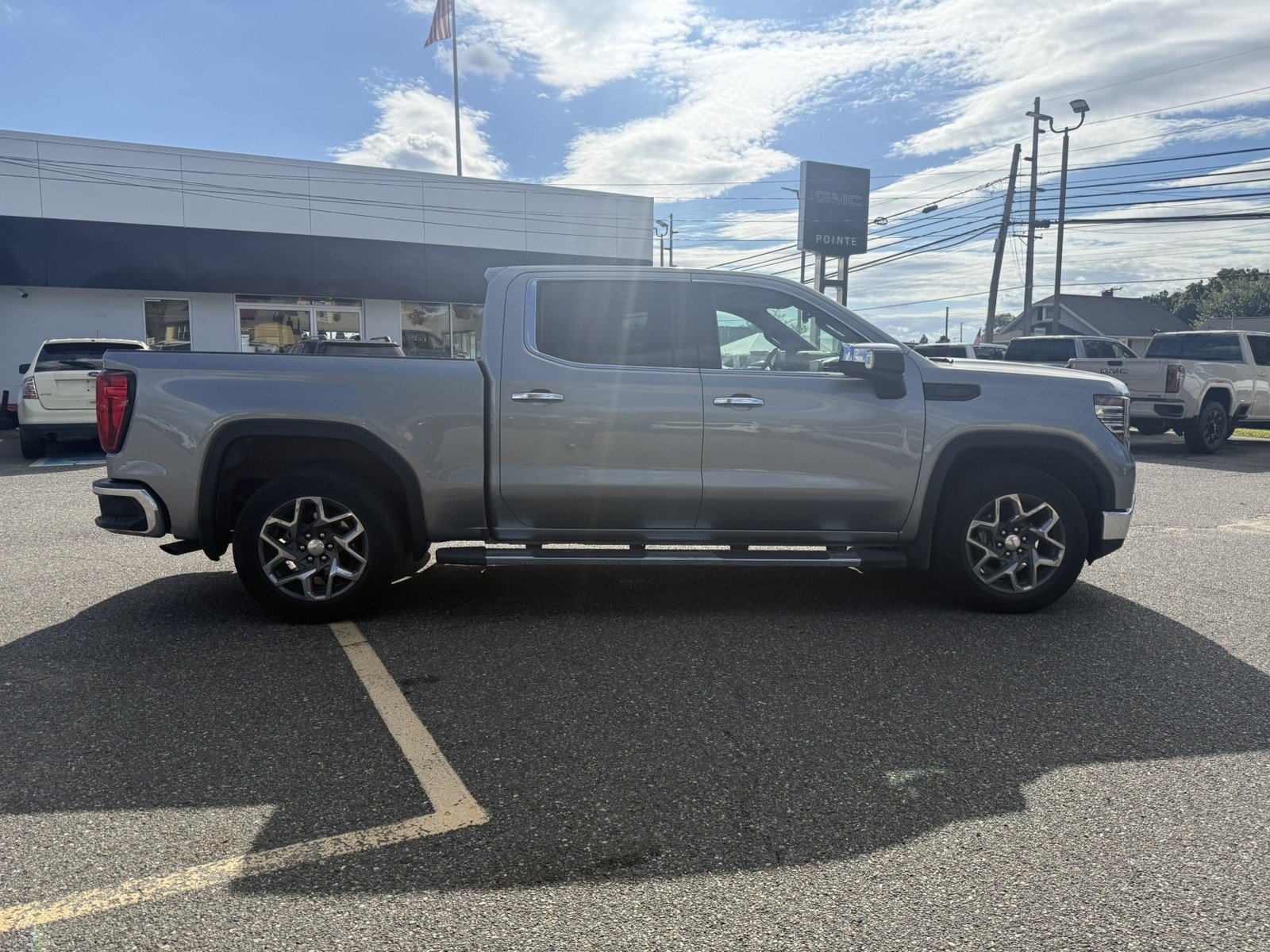 Used 2024 GMC Sierra 1500 SLT w/ SLT Premium Plus Package AWD/4WD image 2