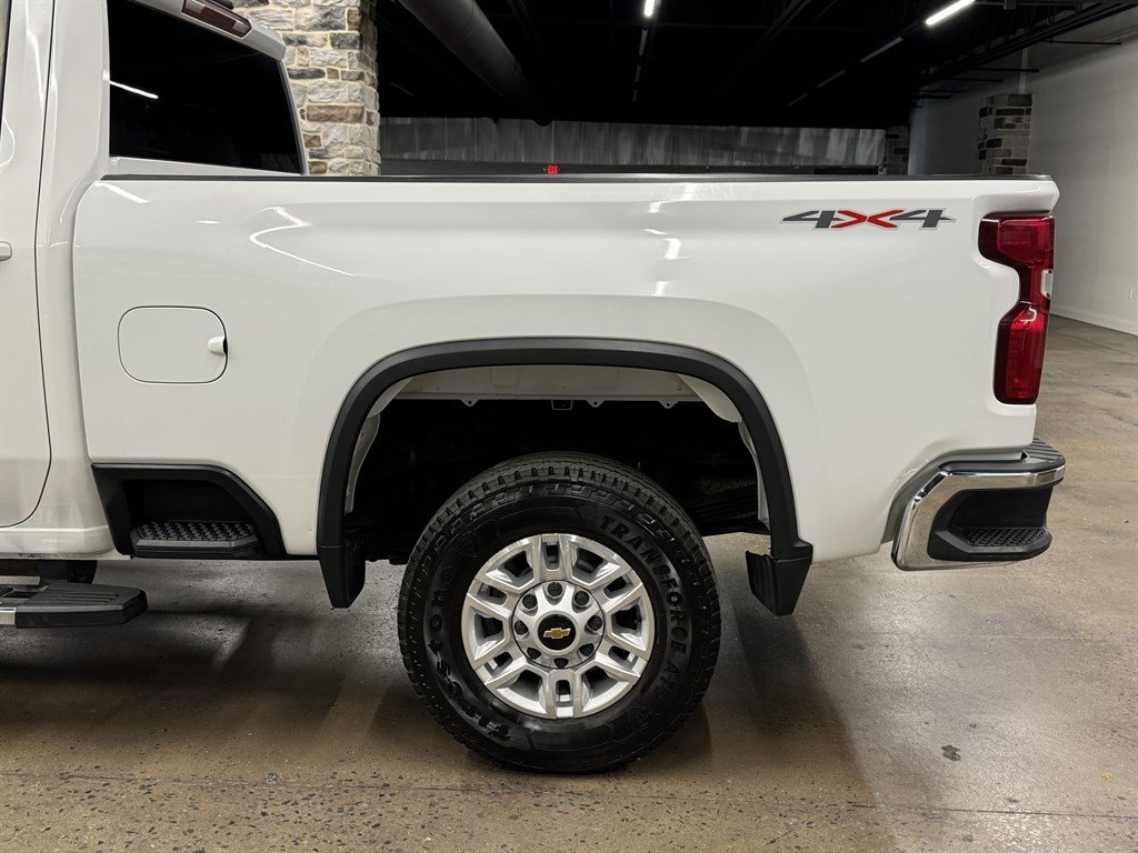 Used 2022 Chevrolet Silverado 2500 LT AWD/4WD image 8