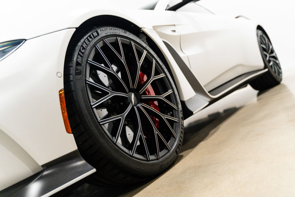 Used 2023 Aston Martin V12 Vantage RWD image 5