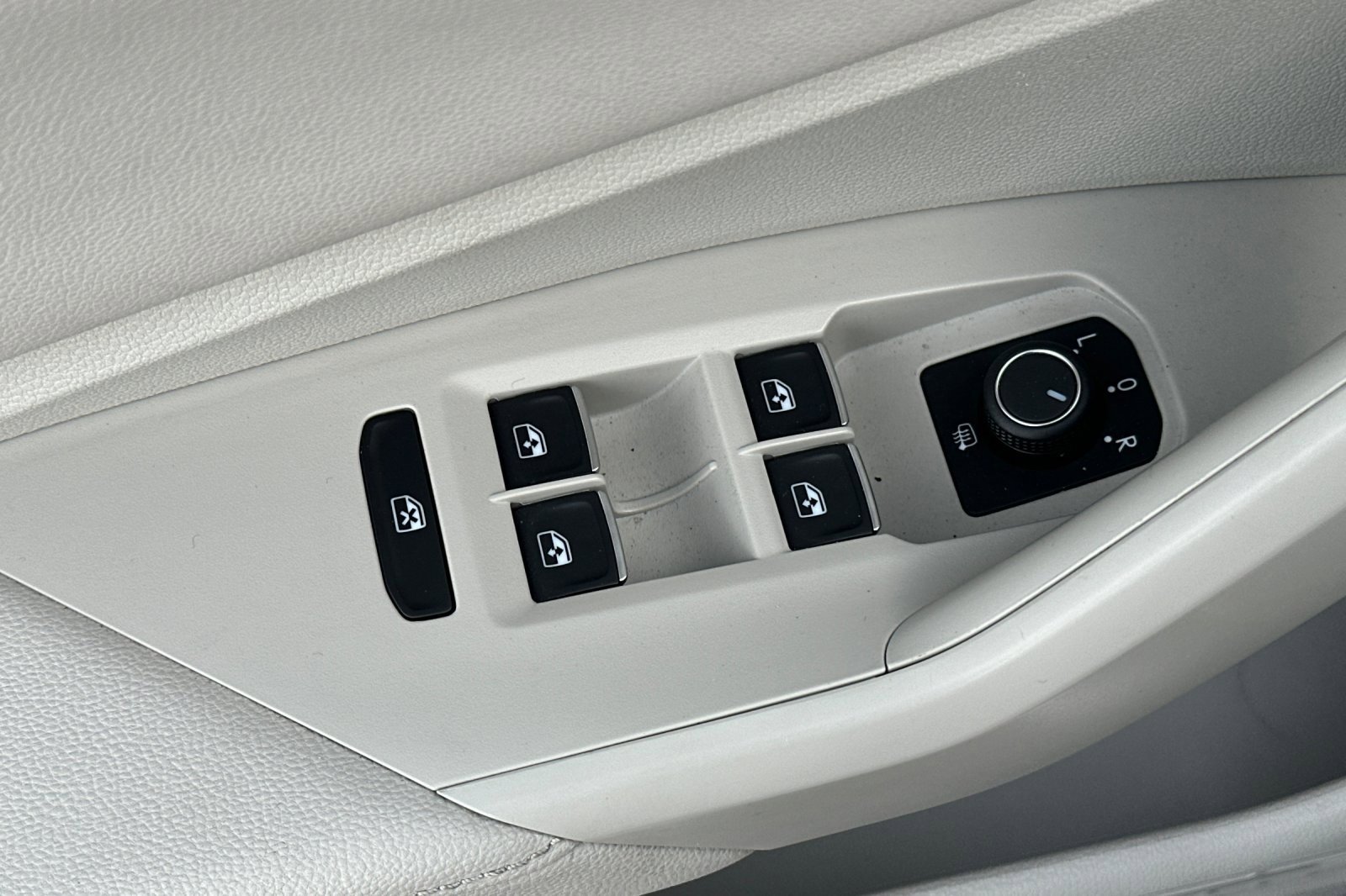 Used 2025 Volkswagen Jetta S image 17