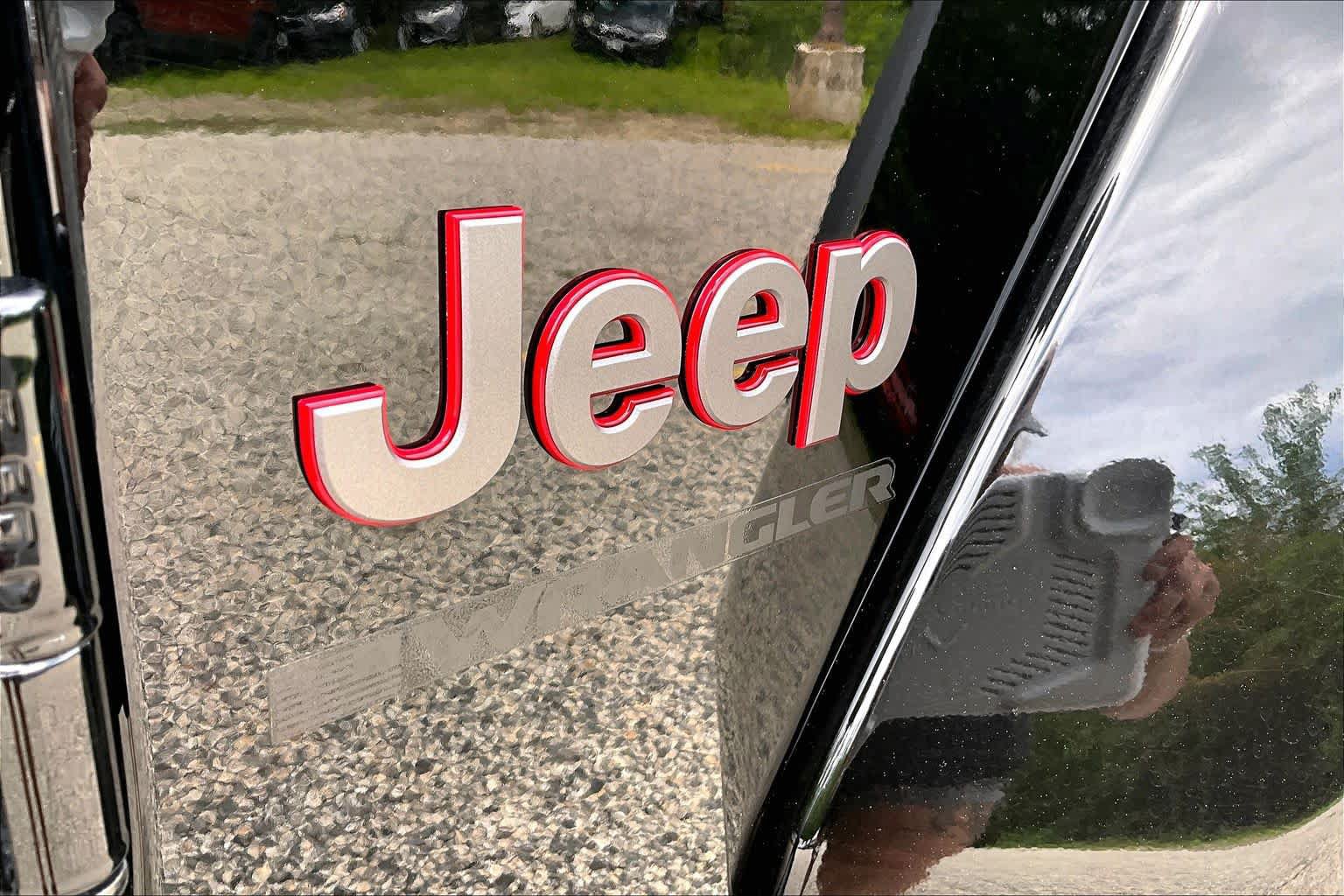 Used 2025 Jeep Wrangler Rubicon AWD/4WD image 33