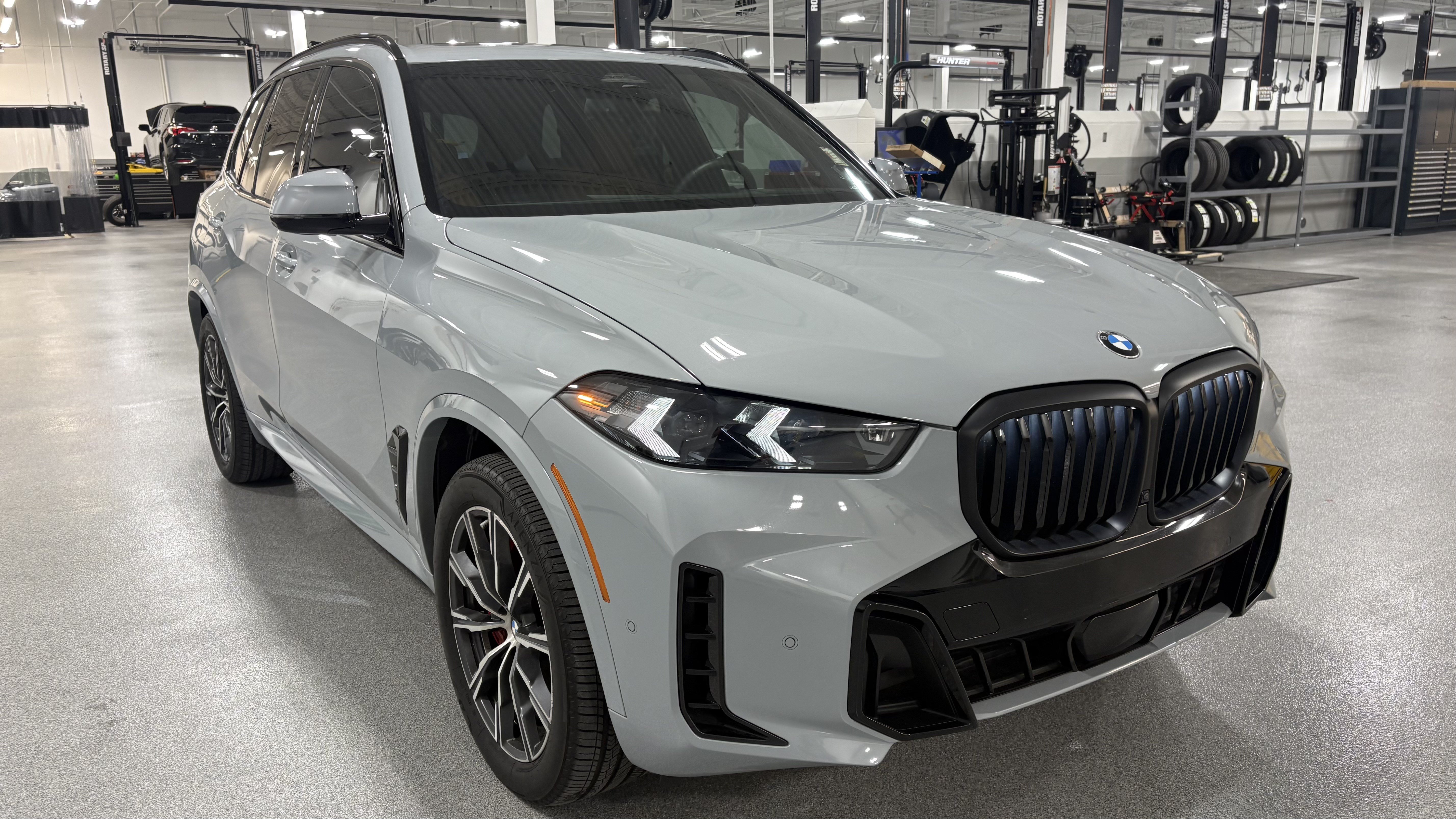 Certified 2025 BMW X5 xDrive40i w/ M Sport Package AWD/4WD image 2