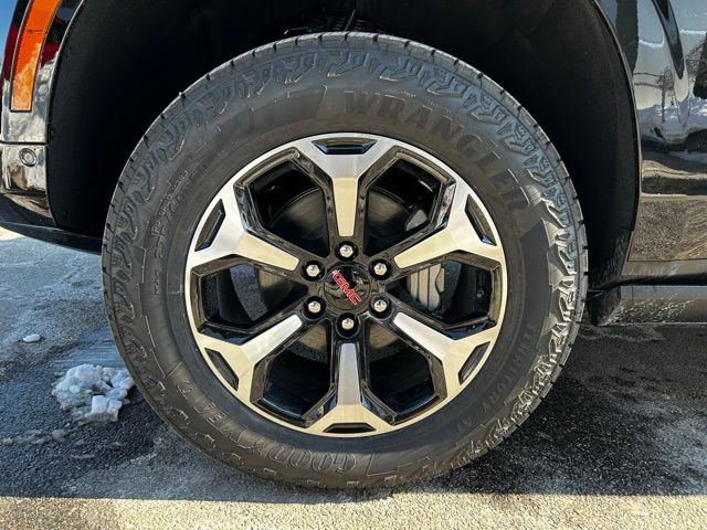 New 2025 GMC Yukon XL AT4 w/ AT4 Premium Plus Package image 8