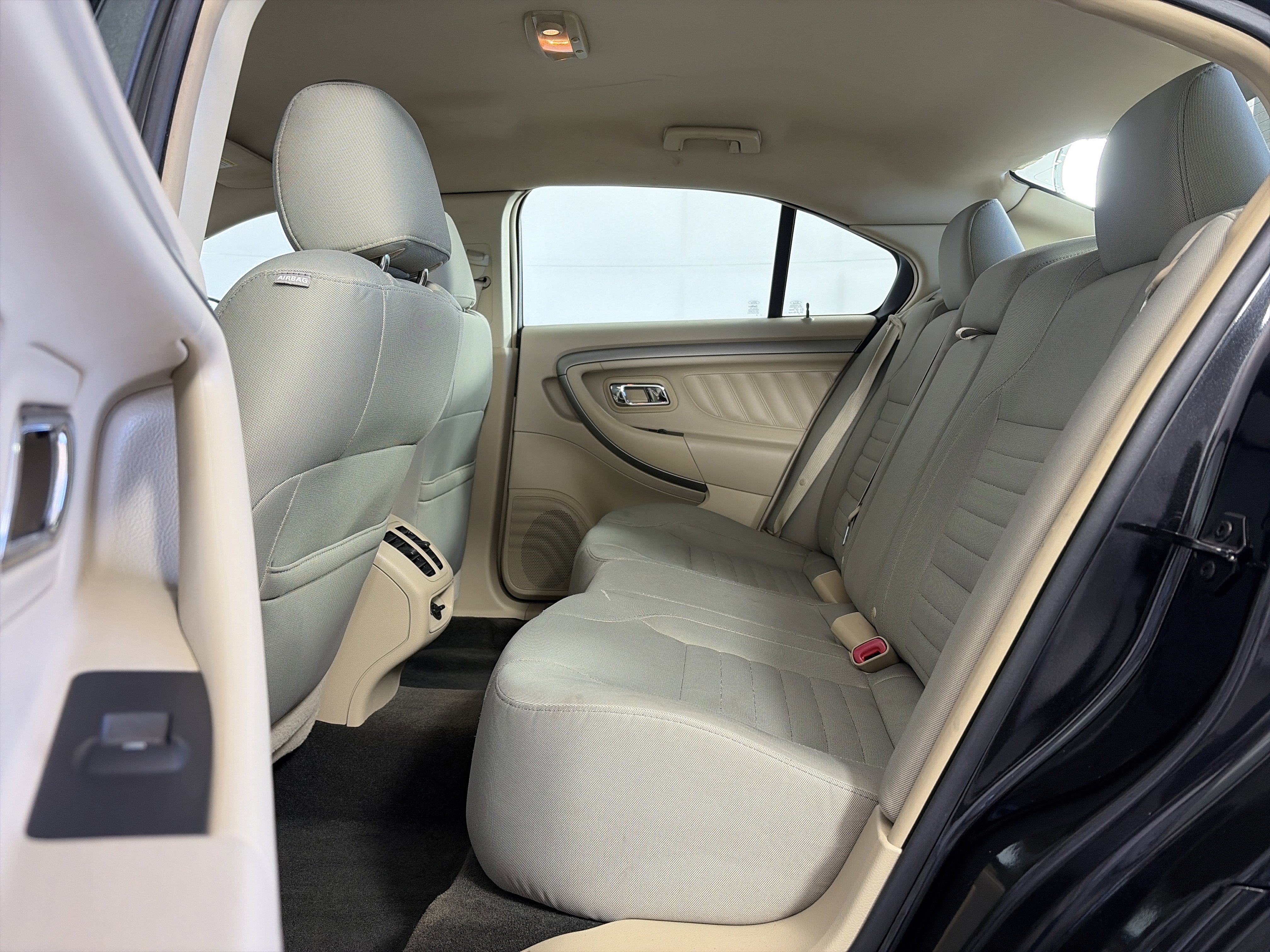 Used 2013 Ford Taurus SE image 7