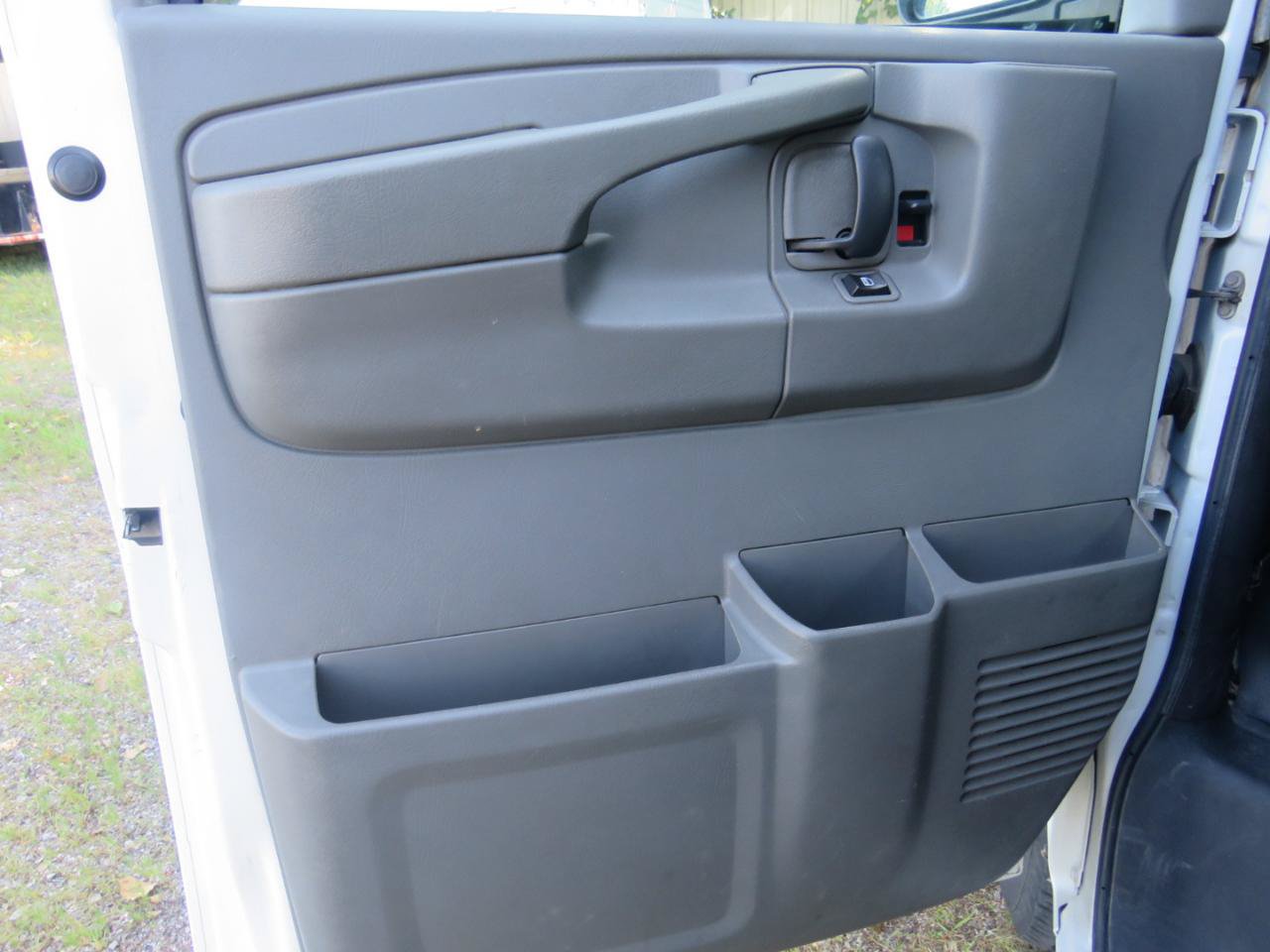 Used 2011 Chevrolet Express 3500 LS RWD image 9