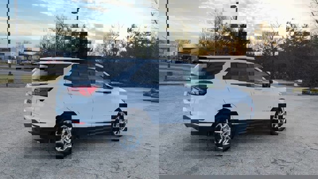 Used 2023 Chevrolet Equinox LS w/ LS Convenience Package image 9