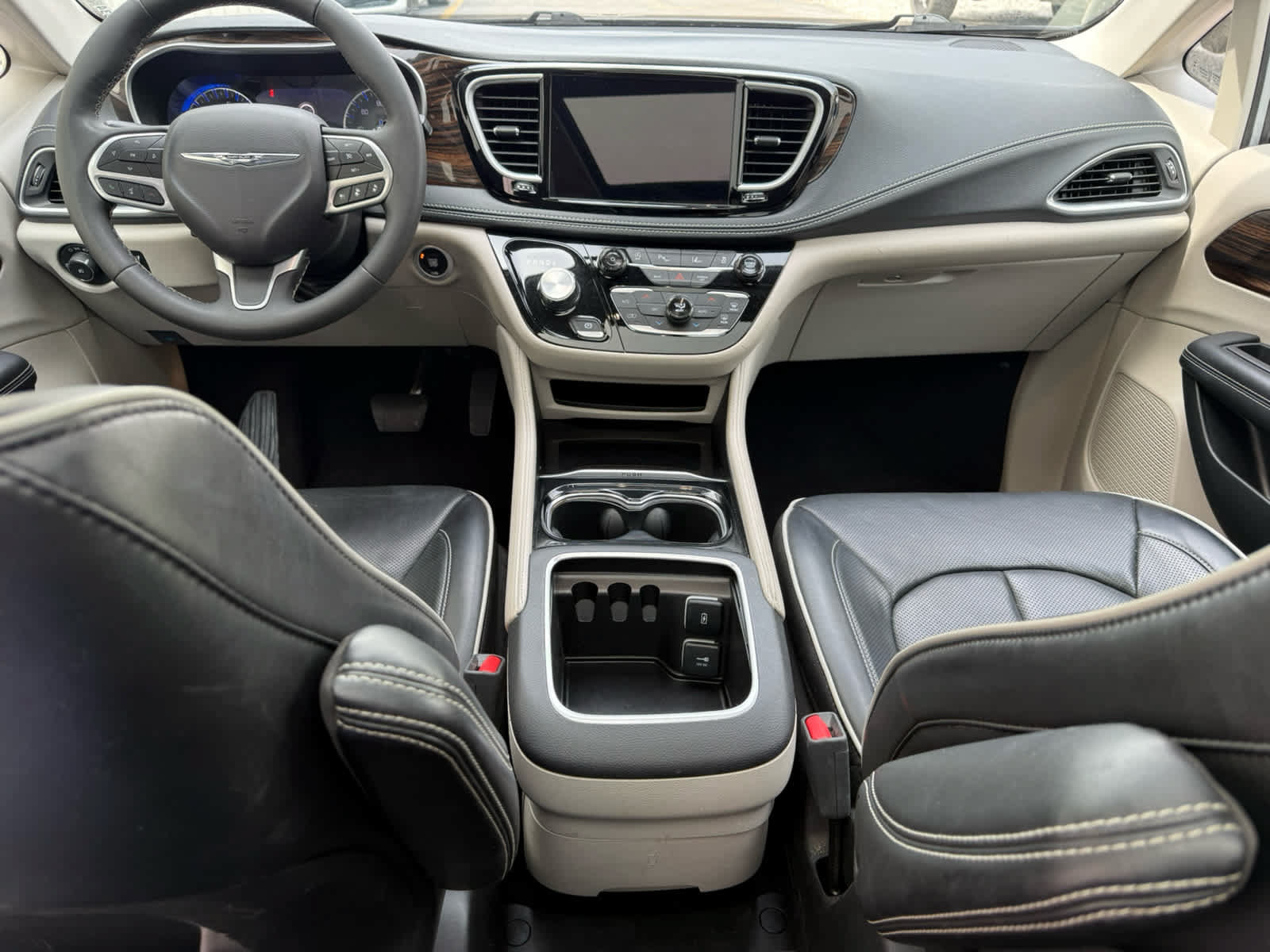 Used 2024 Chrysler Pacifica Limited FWD image 20