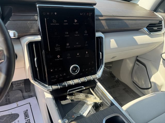 Used 2024 GMC Acadia Denali FWD image 15