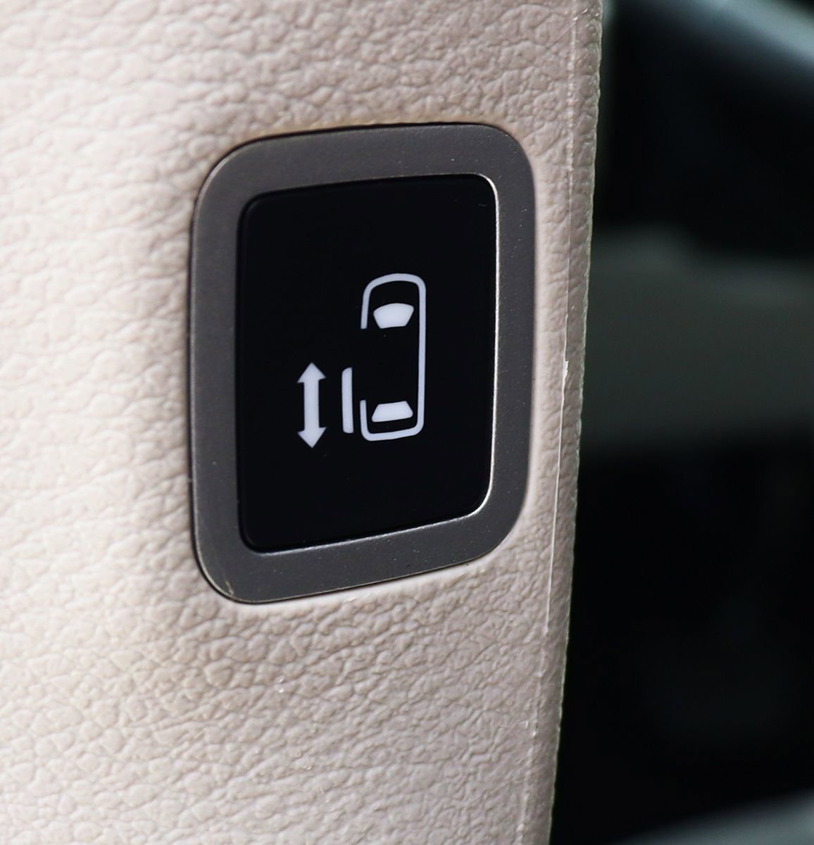 Used 2023 Chrysler Voyager LX FWD image 41