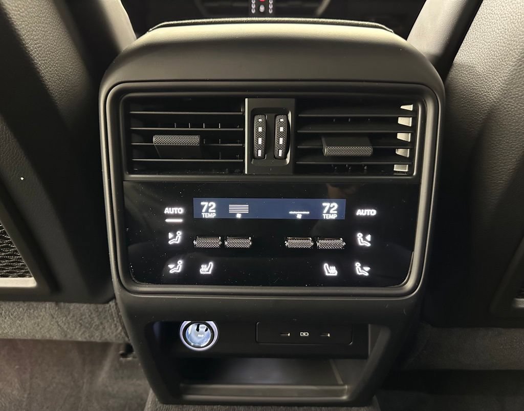 Certified 2024 Porsche Cayenne Turbo GT AWD/4WD image 43