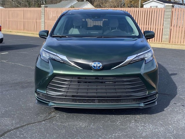 Used 2025 Toyota Sienna LE video 2