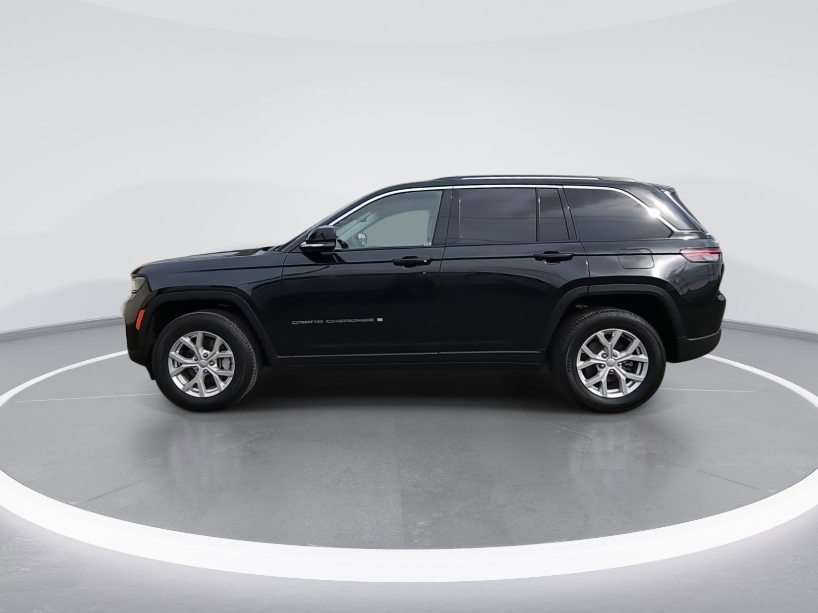 Used 2023 Jeep Grand Cherokee Limited AWD/4WD image 5
