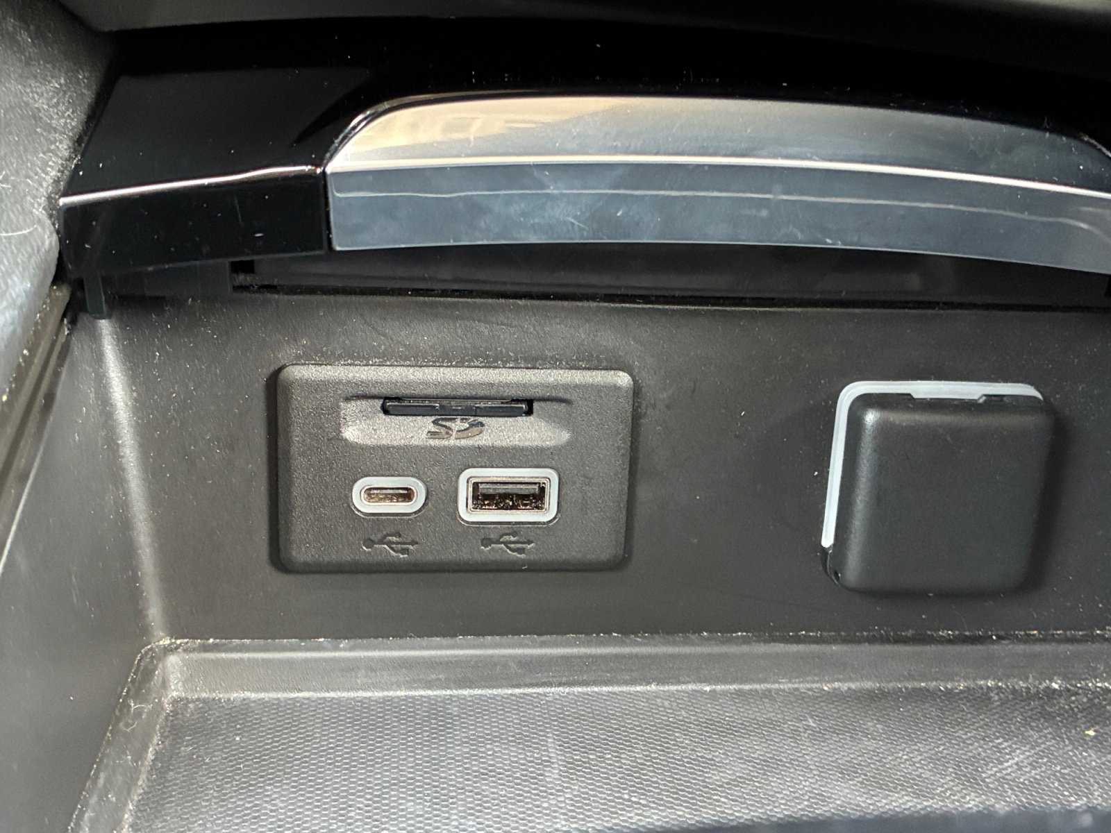 Used 2022 Buick Envision Essence w/ Technology Package I FWD image 21