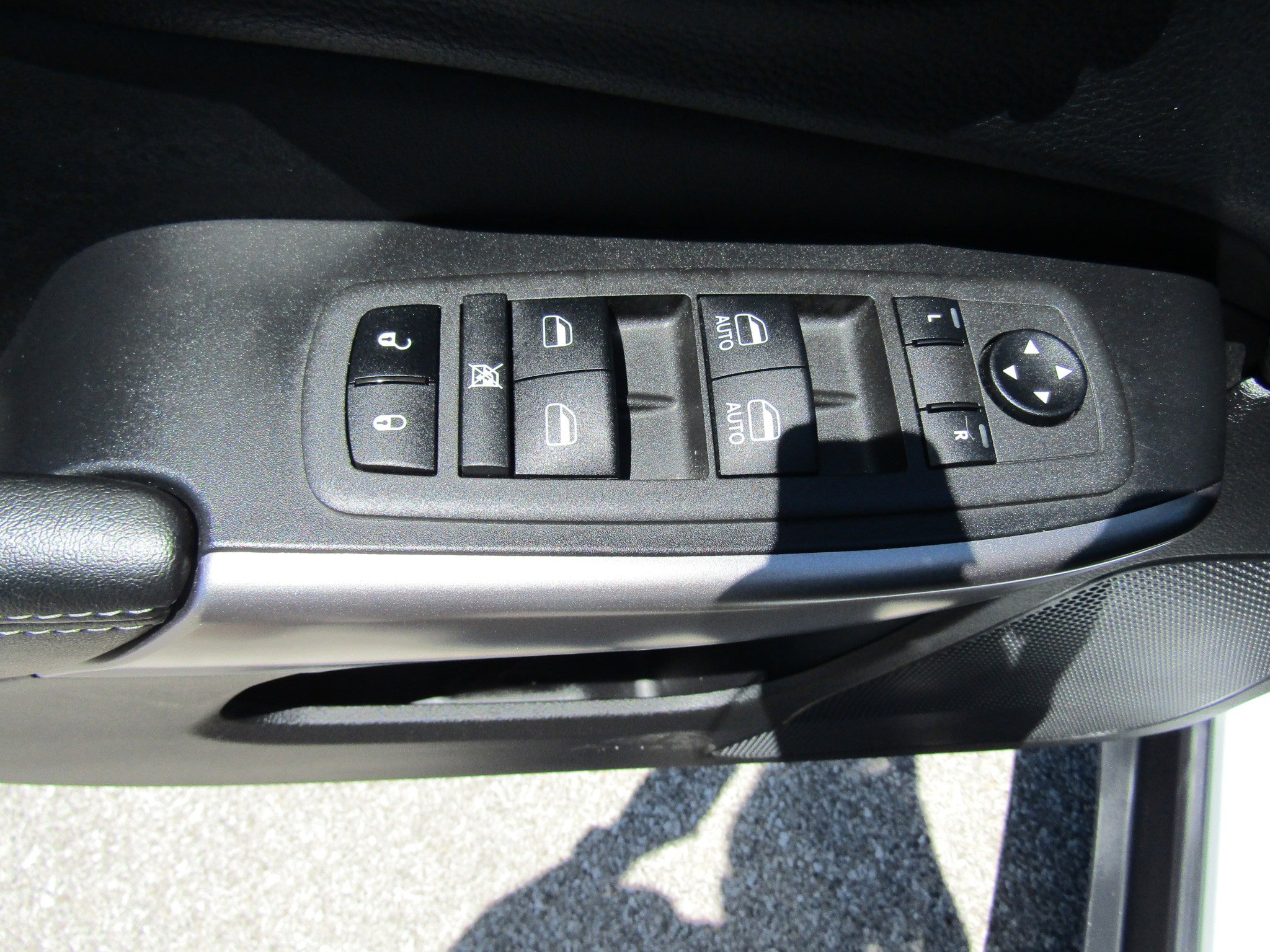 Used 2022 Jeep Cherokee Limited AWD/4WD image 19