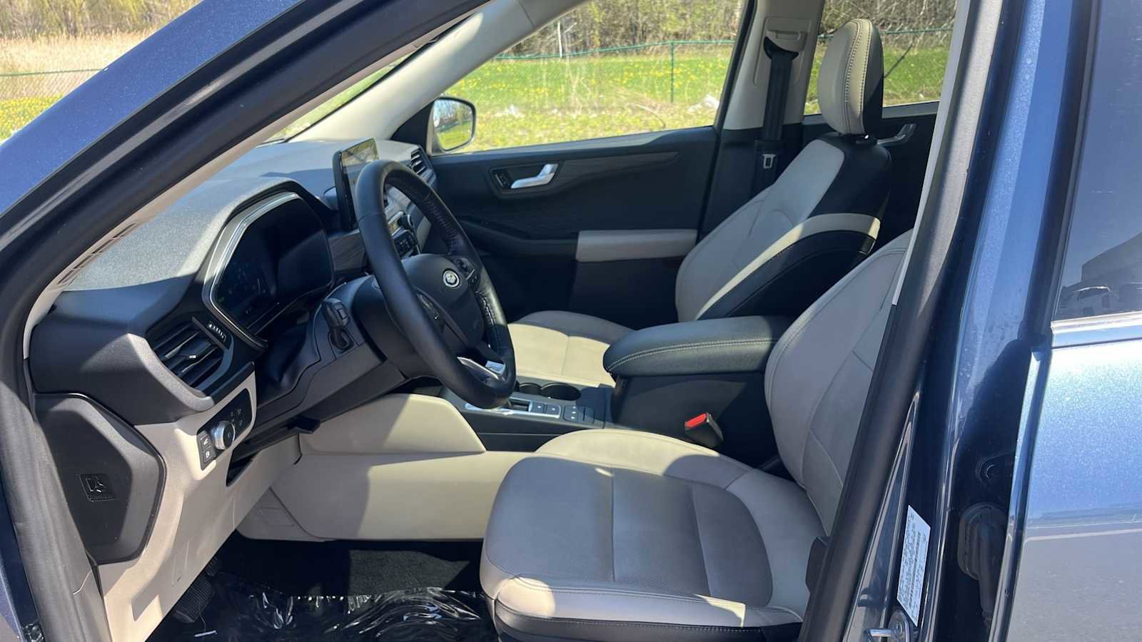 Used 2020 Ford Escape Titanium w/ Titanium Premium Package 2.0 image 15