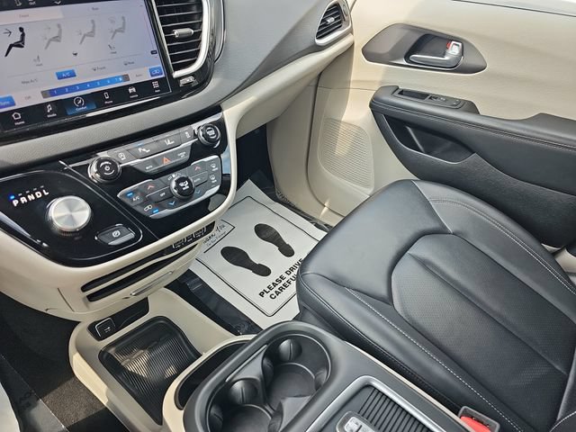 Used 2024 Chrysler Pacifica Touring-L FWD image 20
