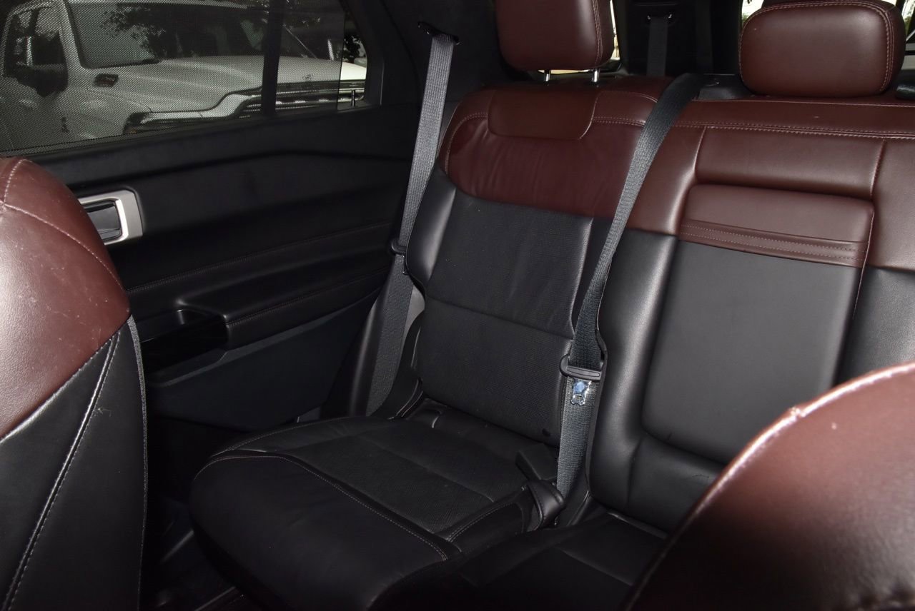 Used 2023 Ford Explorer Platinum w/ Technology Package RWD image 21