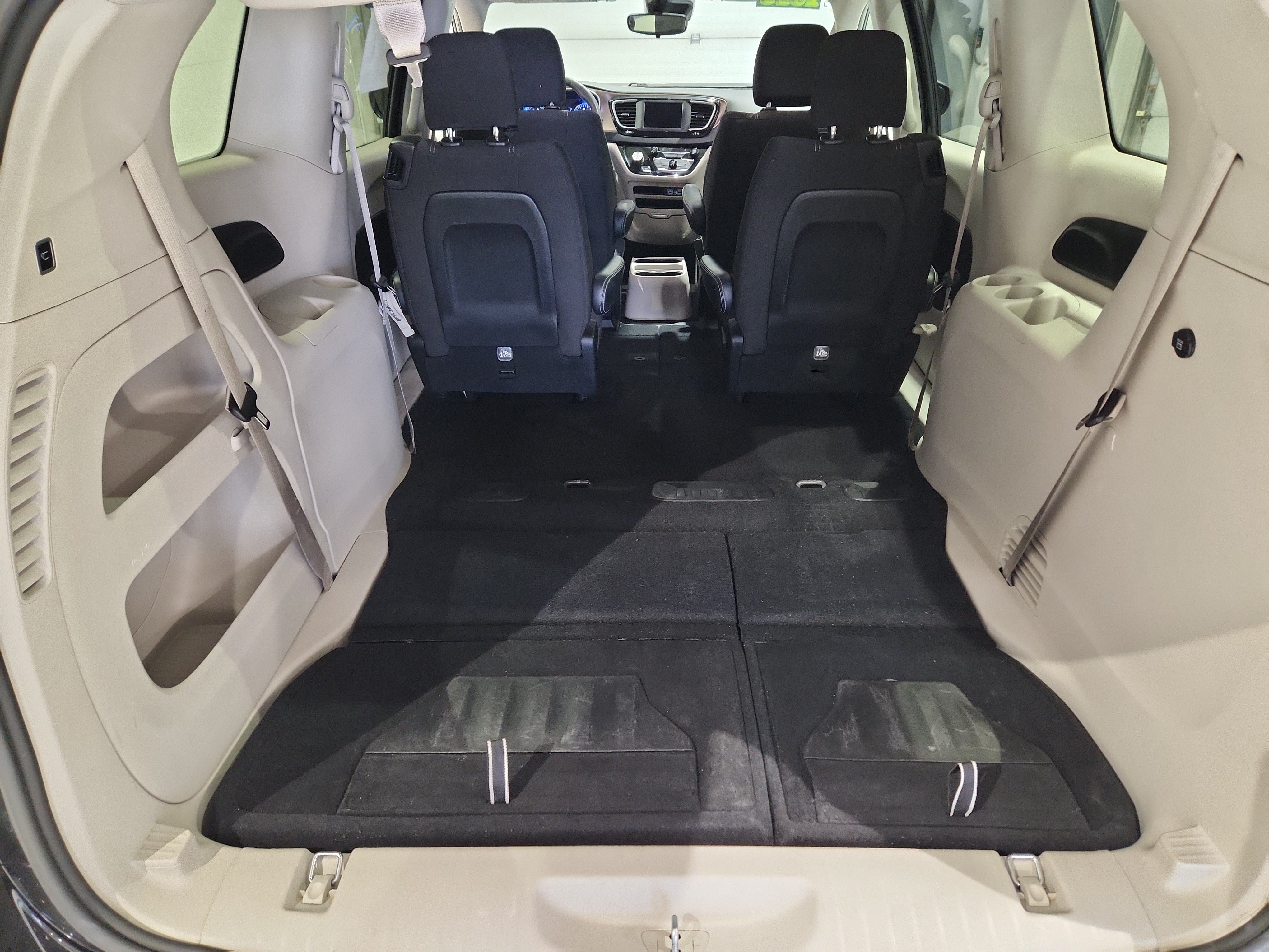 Used 2023 Chrysler Voyager LX FWD image 27