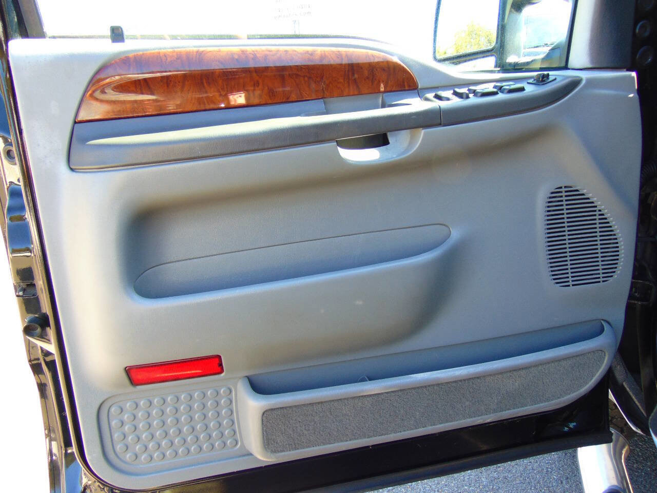 Used 2003 Ford F250 Lariat image 45