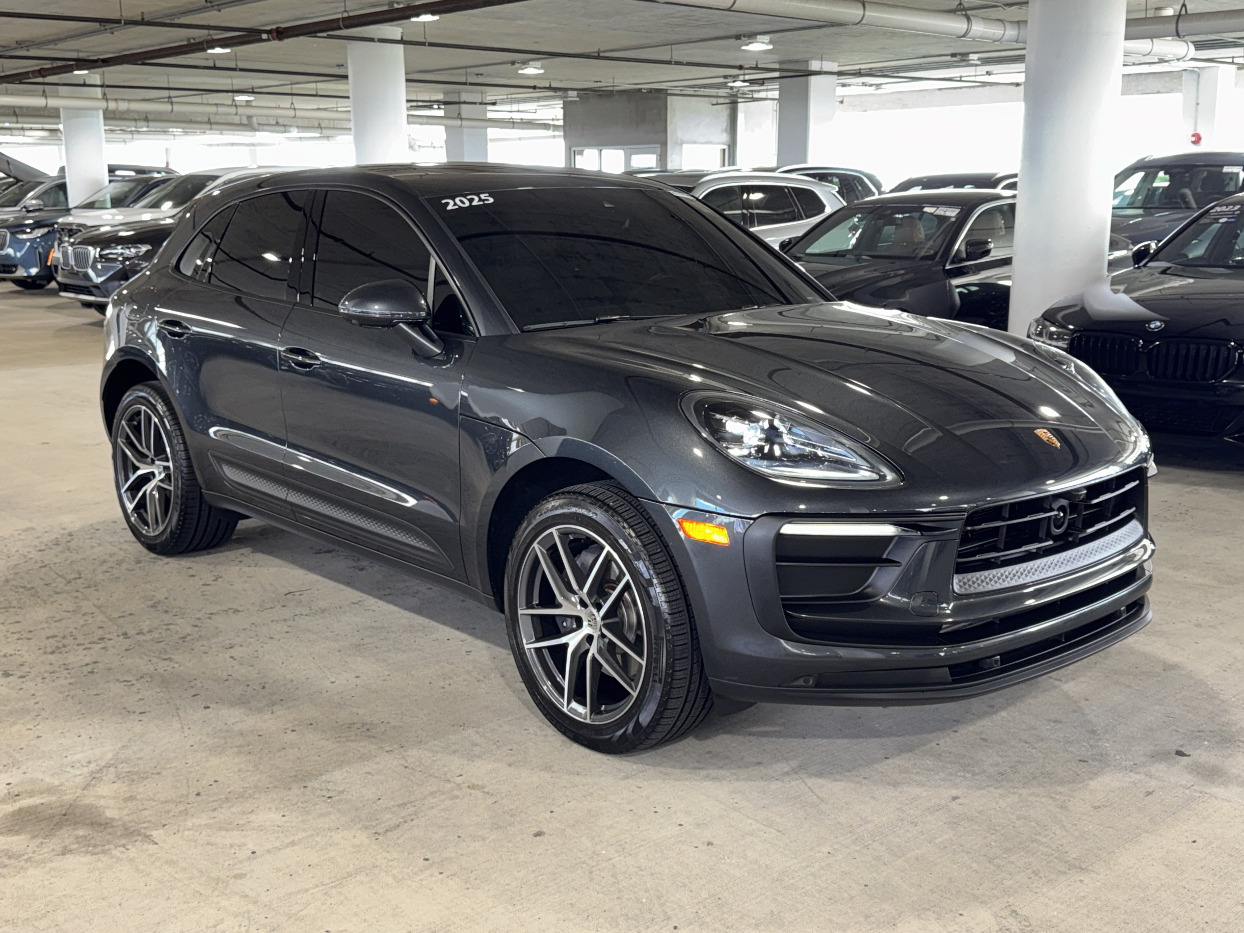 Used 2025 Porsche Macan AWD/4WD image 2