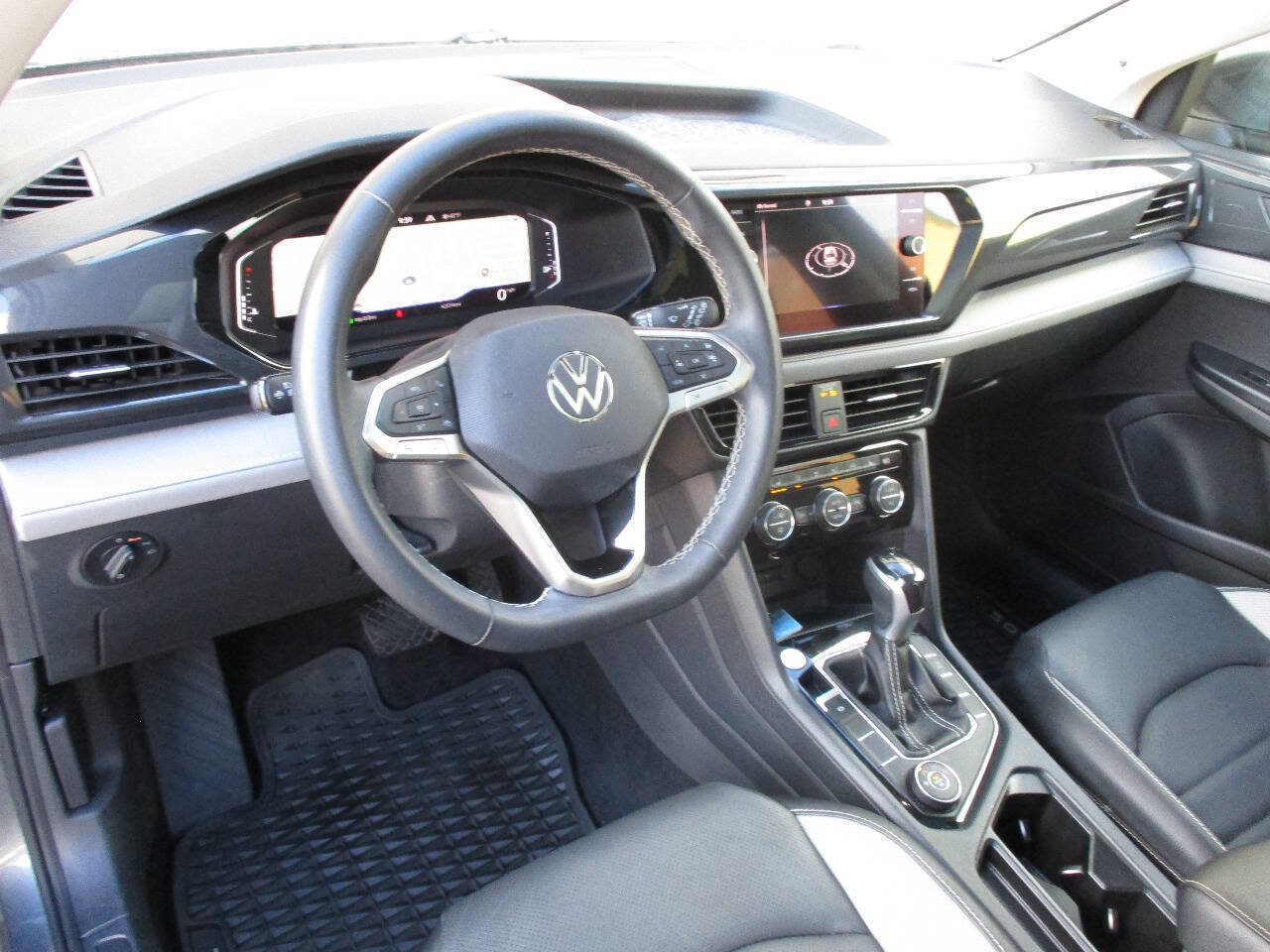 Used 2022 Volkswagen Taos SEL image 19