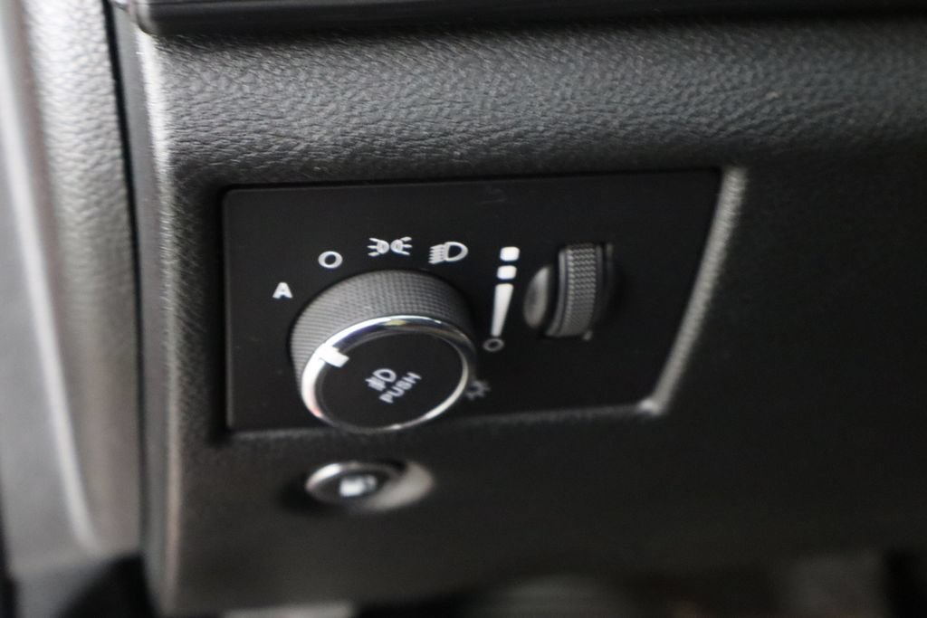 Used 2022 Jeep Grand Cherokee Laredo E AWD/4WD image 22
