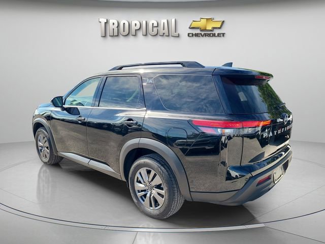 Used 2025 Nissan Pathfinder SV image 3