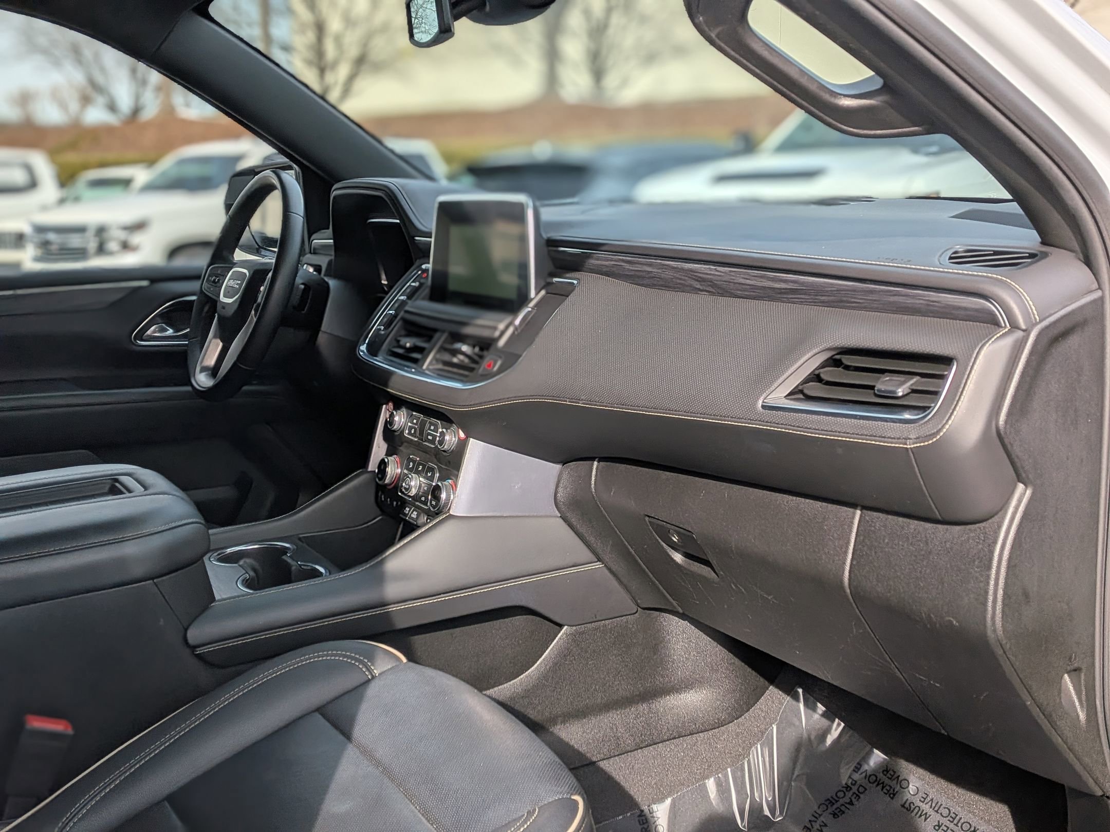 Used 2024 GMC Yukon XL SLT image 22