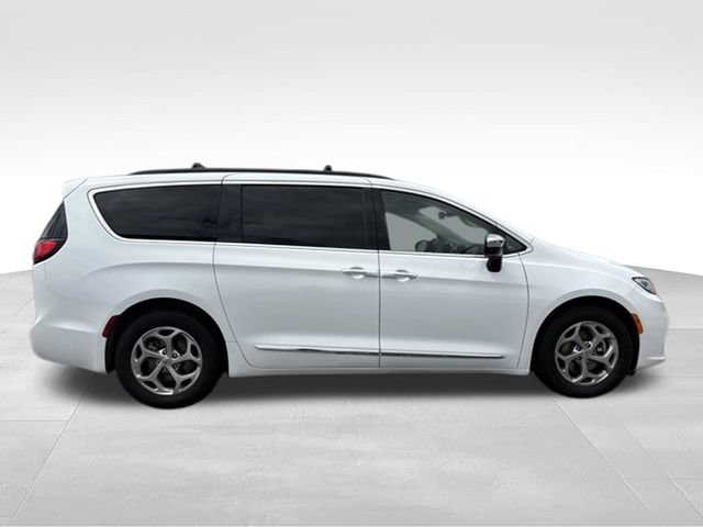 Used 2023 Chrysler Pacifica Limited FWD image 22